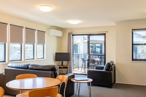 Noosa Lakes Resort - New Castle Holiday 3