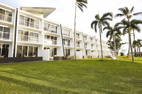 Daydream Island Resort - New Castle Holiday 0