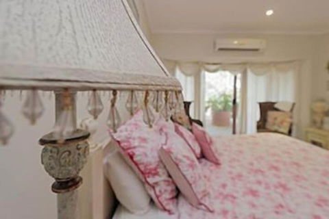 Black Wattle Retreat - New Castle Holiday 1