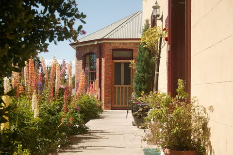 Blakes Manor Self Contained Heritage Accommodation - New Castle Holiday 1