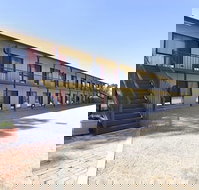 Wentworth Central Motor Inn - New Castle Holiday