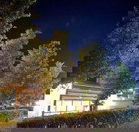 Country Gardens Motel - New Castle Holiday