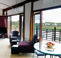 Bettenays Accommodation - New Castle Holiday