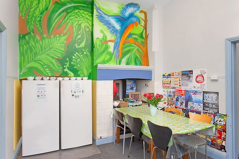 Blue Parrot Backpackers - New Castle Holiday 5