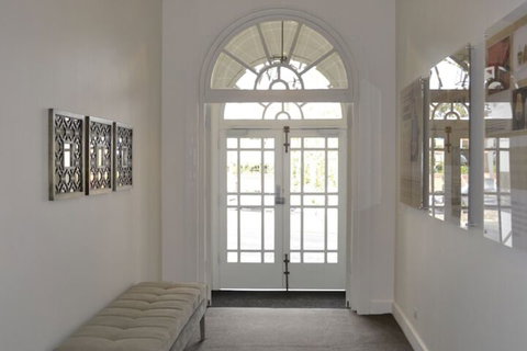 Devlin Apartments - New Castle Holiday 5