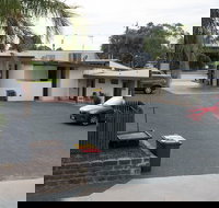 Pioneer Station Motor Inn - New Castle Holiday