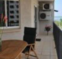 Inner city Cardona Court apartment - New Castle Holiday