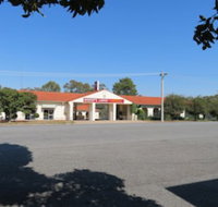 Bishops Lodge Narrandera - New Castle Holiday
