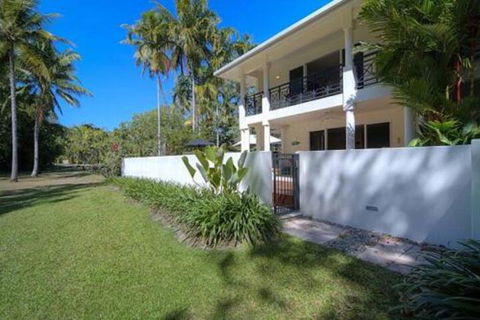 Whispering Palms - New Castle Holiday 6