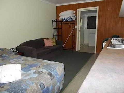Oakridge Motel Tourist Park - New Castle Holiday 1