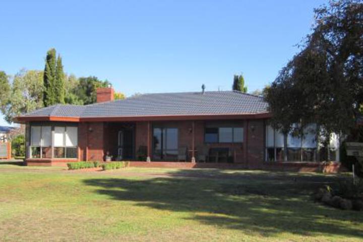 Woodford VIC New Castle Holiday