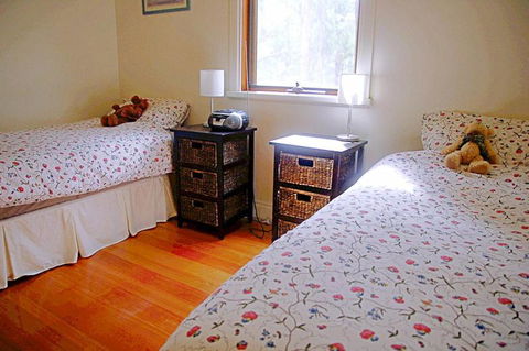 Cedarwood Cottage - New Castle Holiday 5