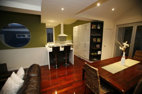 Aloha Beachfront - New Castle Holiday 4