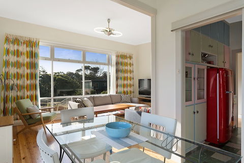 The 50's Beach House - New Castle Holiday 6