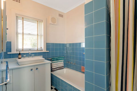 The 50's Beach House - New Castle Holiday 3