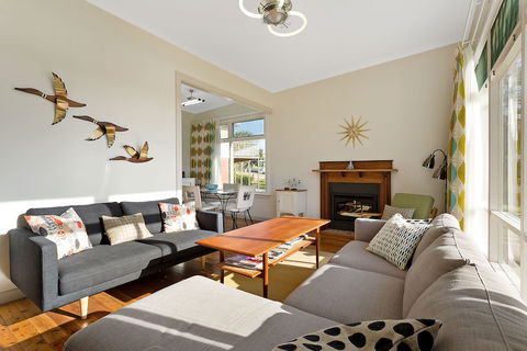 The 50's Beach House - New Castle Holiday 4