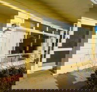 The 50's Beach House - New Castle Holiday
