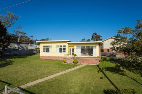 The 50's Beach House - New Castle Holiday 1