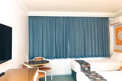 MARKETS HOTEL - New Castle Holiday 6