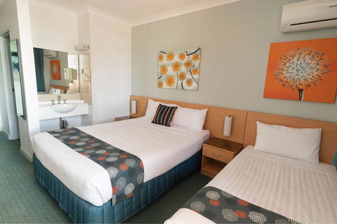 MARKETS HOTEL - New Castle Holiday 4