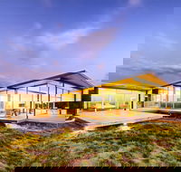 Cloudy Bay Beach House - New Castle Holiday