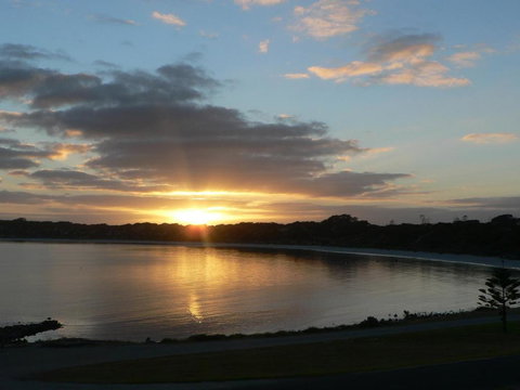 Fareview Beach House - New Castle Holiday 3