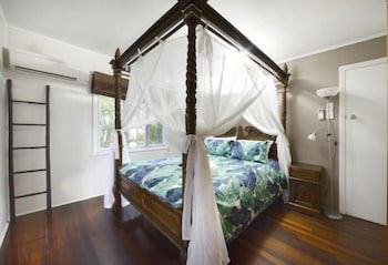 Airlie Getaway - Views - New Castle Holiday 3