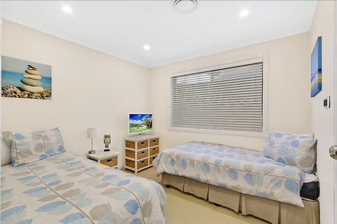 Beachfront Luxury - New Castle Holiday 4