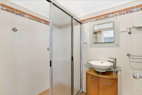 Beachfront Luxury - New Castle Holiday 5