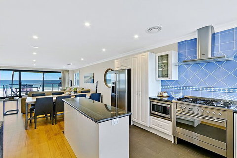 Beachfront Luxury - New Castle Holiday 7