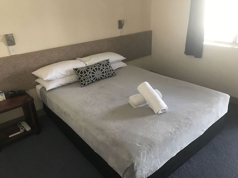 Nanango Star Motel - New Castle Holiday 6