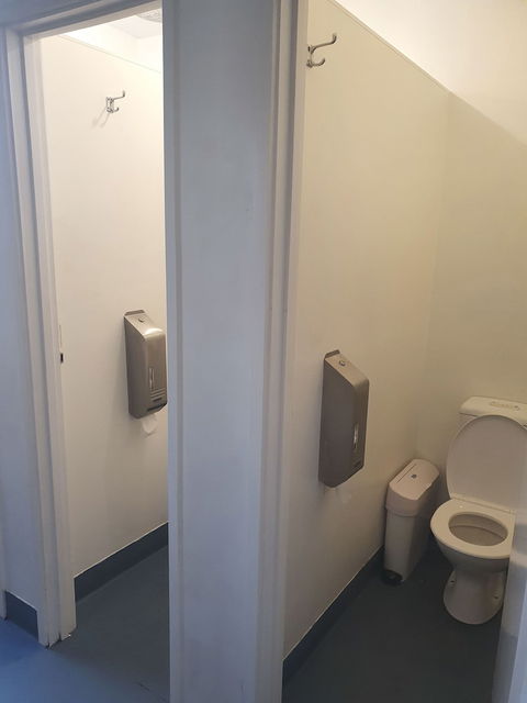 College Lawn Hotel - Hostel - New Castle Holiday 5
