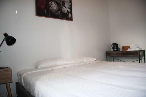 College Lawn Hotel - Hostel - New Castle Holiday 6