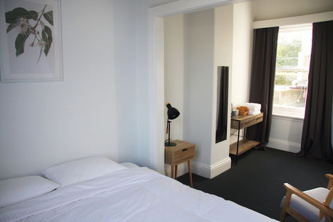 College Lawn Hotel - Hostel - New Castle Holiday 3