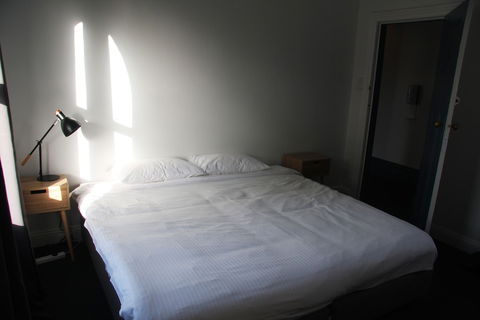 College Lawn Hotel - Hostel - New Castle Holiday 4