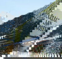 College Lawn Hotel - Hostel - New Castle Holiday