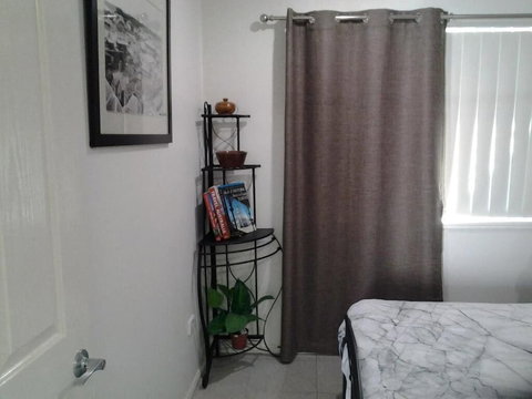 Bottlebrush B&B - New Castle Holiday 4