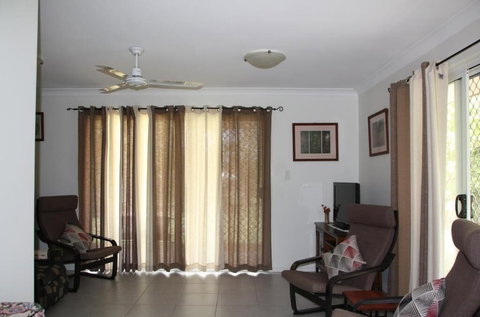 Bottlebrush B&B - New Castle Holiday 3