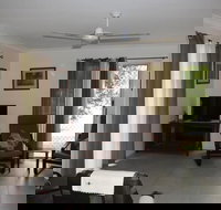 Bottlebrush BB - New Castle Holiday