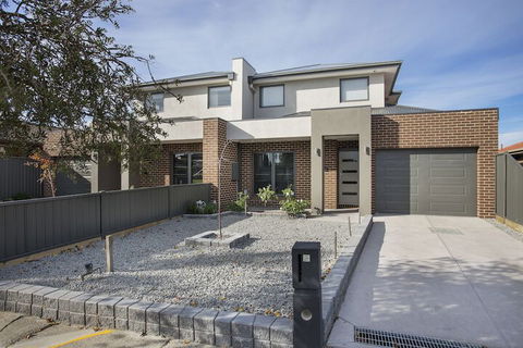 Bradford Place Melbourne - New Castle Holiday 2
