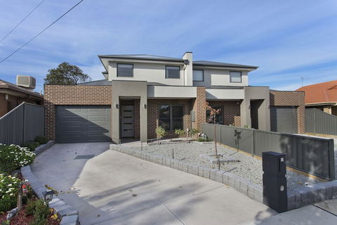 Bradford Place Melbourne - New Castle Holiday 3