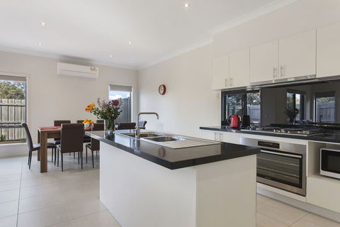 Bradford Place Melbourne - New Castle Holiday 1