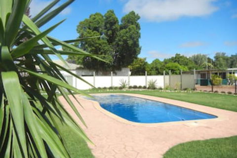 Longreach Tourist Park Caravan Park - New Castle Holiday 0