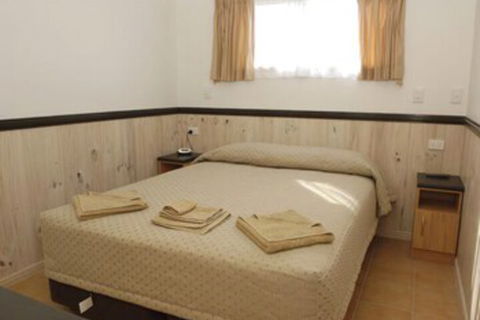 Longreach Tourist Park Caravan Park - New Castle Holiday 5