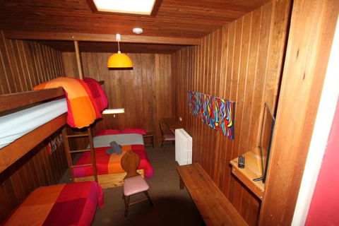 Bunkhouse Motel - New Castle Holiday 2