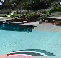 Charbonnier Motor Inn - New Castle Holiday