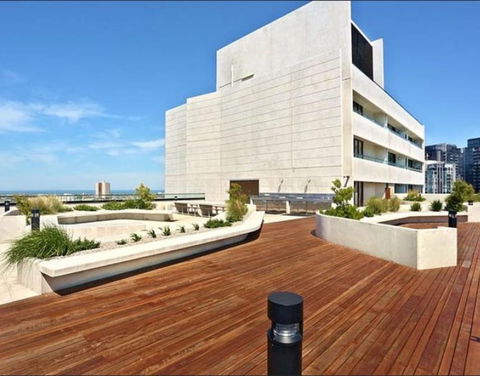 StayCentral - NGV Arts Centre Retreat - New Castle Holiday 5