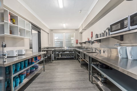 Ady's Place Backpackers - New Castle Holiday 6