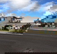 Warwick Vines Motel - New Castle Holiday