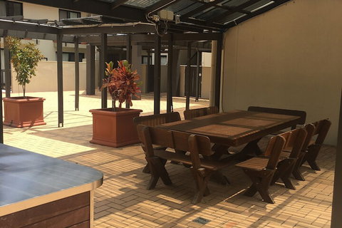 Spring Hill Central Apartments - New Castle Holiday 3